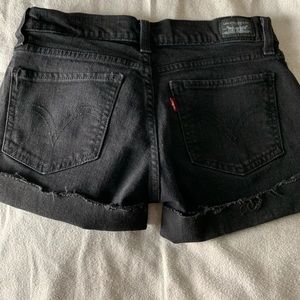 SOLD!!!Levi’s cut off Dukes size 7